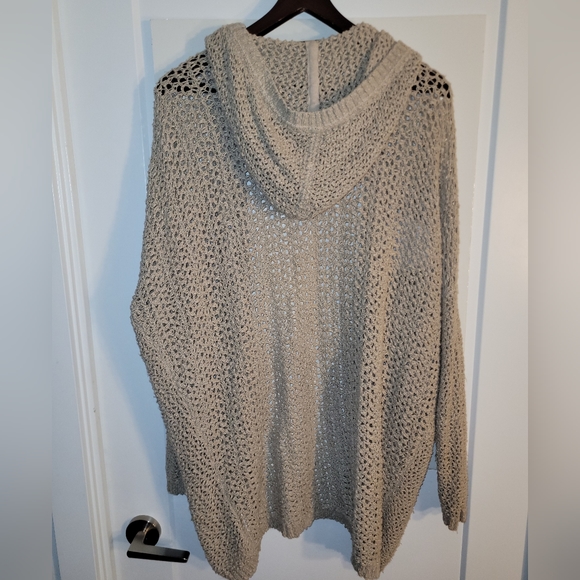 Talula Medium hoodie sweater women's from Aritzia - Picture 7 of 12